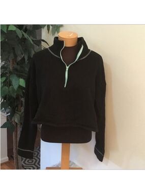 WILD Fable pull over crop 1/2 zip Womans Large black with turquoise